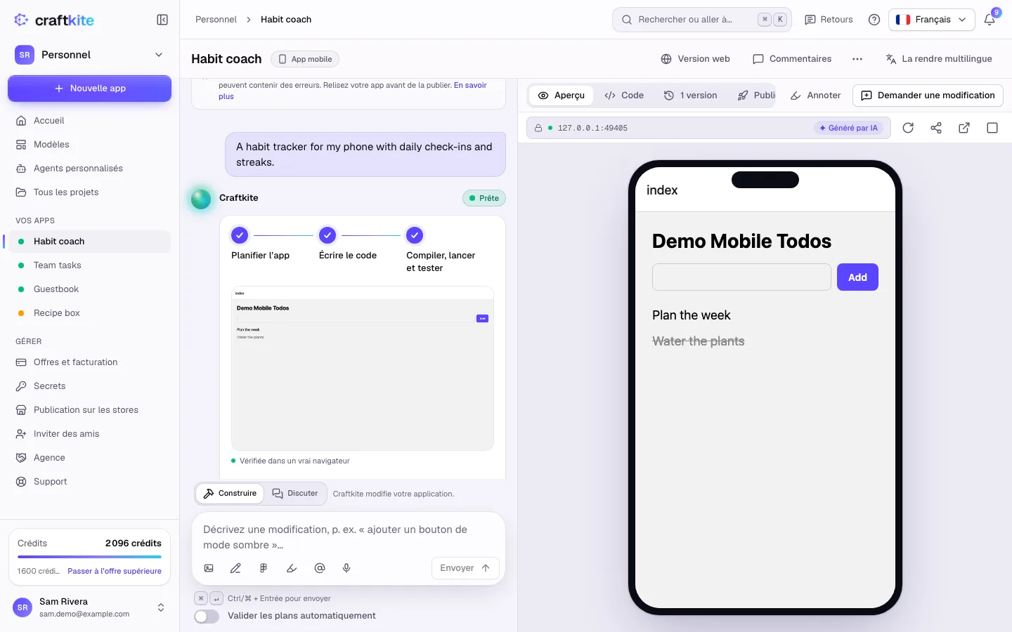 Une app mobile dans le studio, affichée dans un cadre de téléphone