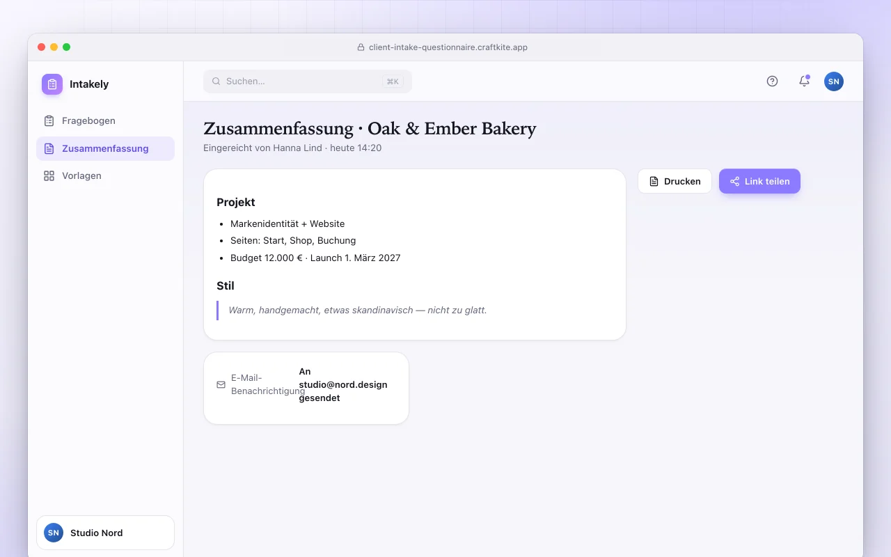 Kunden-Erstfragebogen: der Bildschirm „Zusammenfassung · Oak & Ember Bakery“